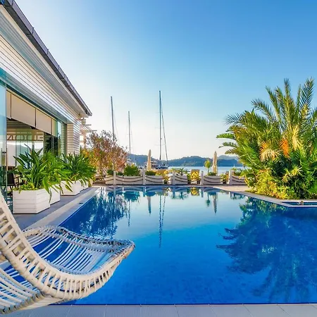 Big Poseidon Boutique & Yacht Club Szálloda
