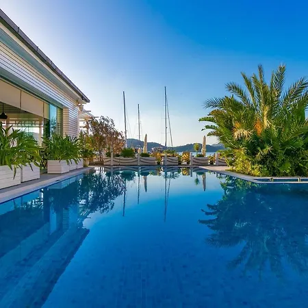 Big Poseidon Boutique & Yacht Club Szálloda