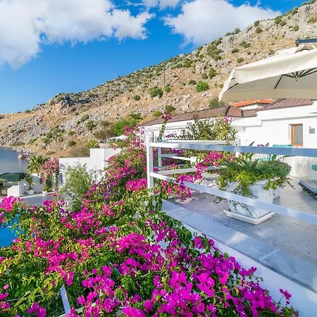 Big Poseidon Boutique & Yacht Club Ξενοδοχείο