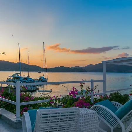 Big Poseidon Boutique & Yacht Club Hotel