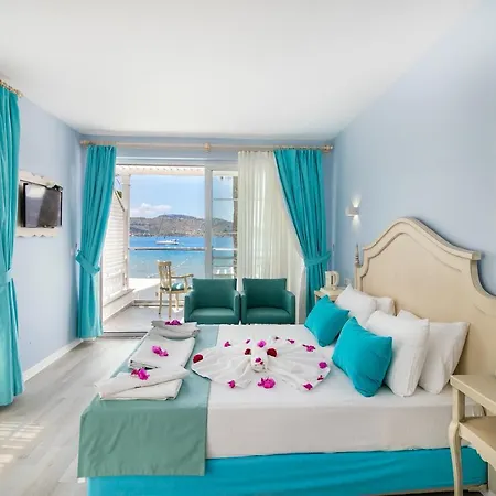 Big Poseidon Boutique & Yacht Club Hotel