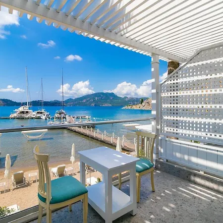 Big Poseidon Boutique & Yacht Club Hotel *